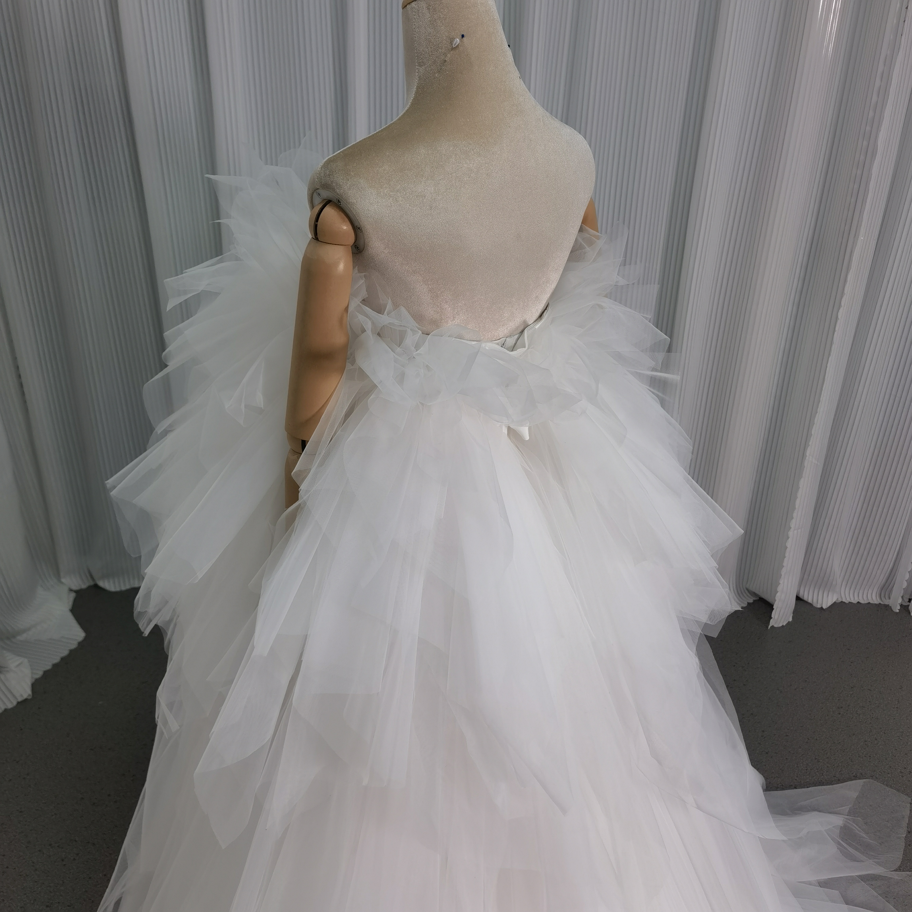 ウエディングドレス ベアトップ もこもこドレス アシンメトリードレス 結婚式 プリンセスライン 前撮り