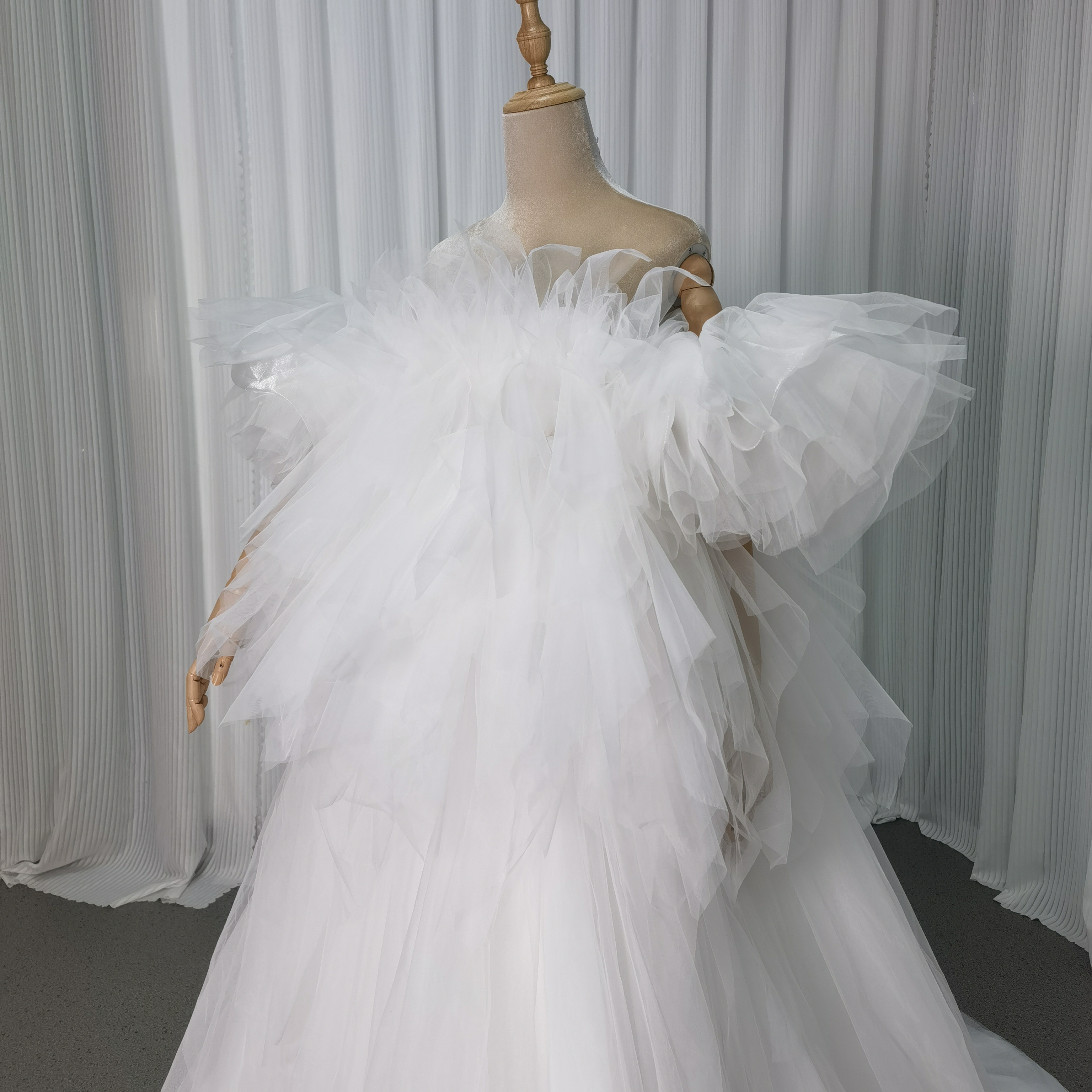 ウエディングドレス 取り外し袖 フリル袖 もこもこドレス アシンメトリードレス 結婚式 プリンセスライン 前撮り