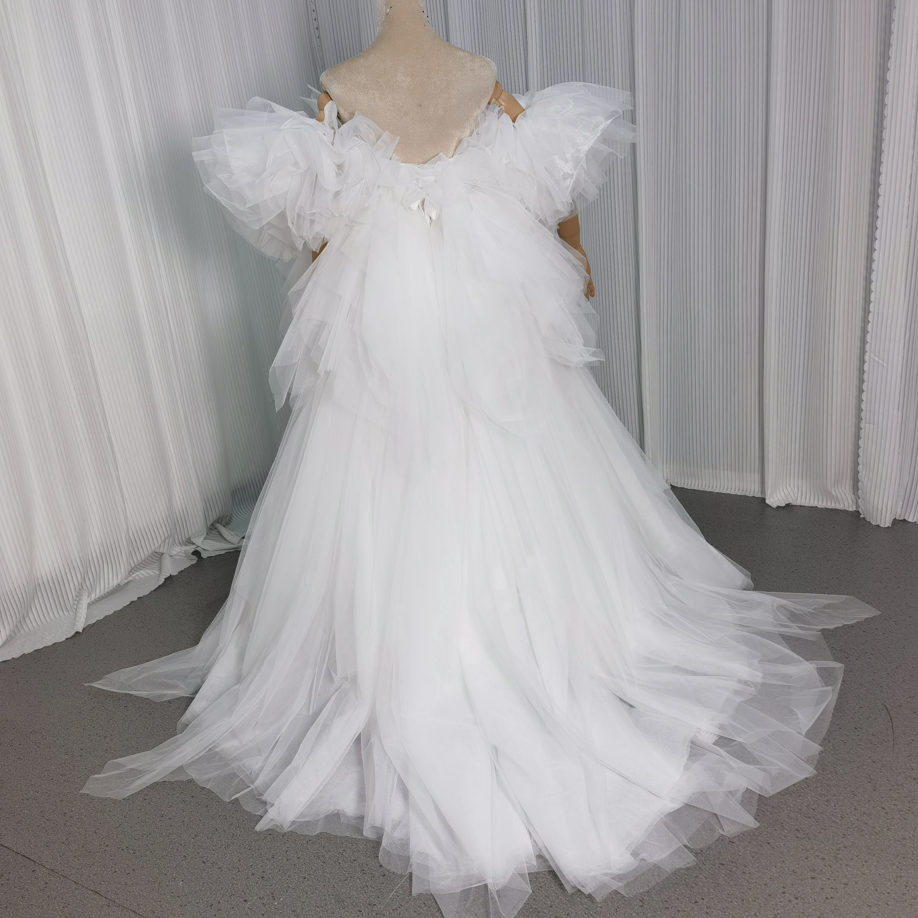 ウエディングドレス 取り外し袖 フリル袖 もこもこドレス アシンメトリードレス 結婚式 プリンセスライン 前撮り