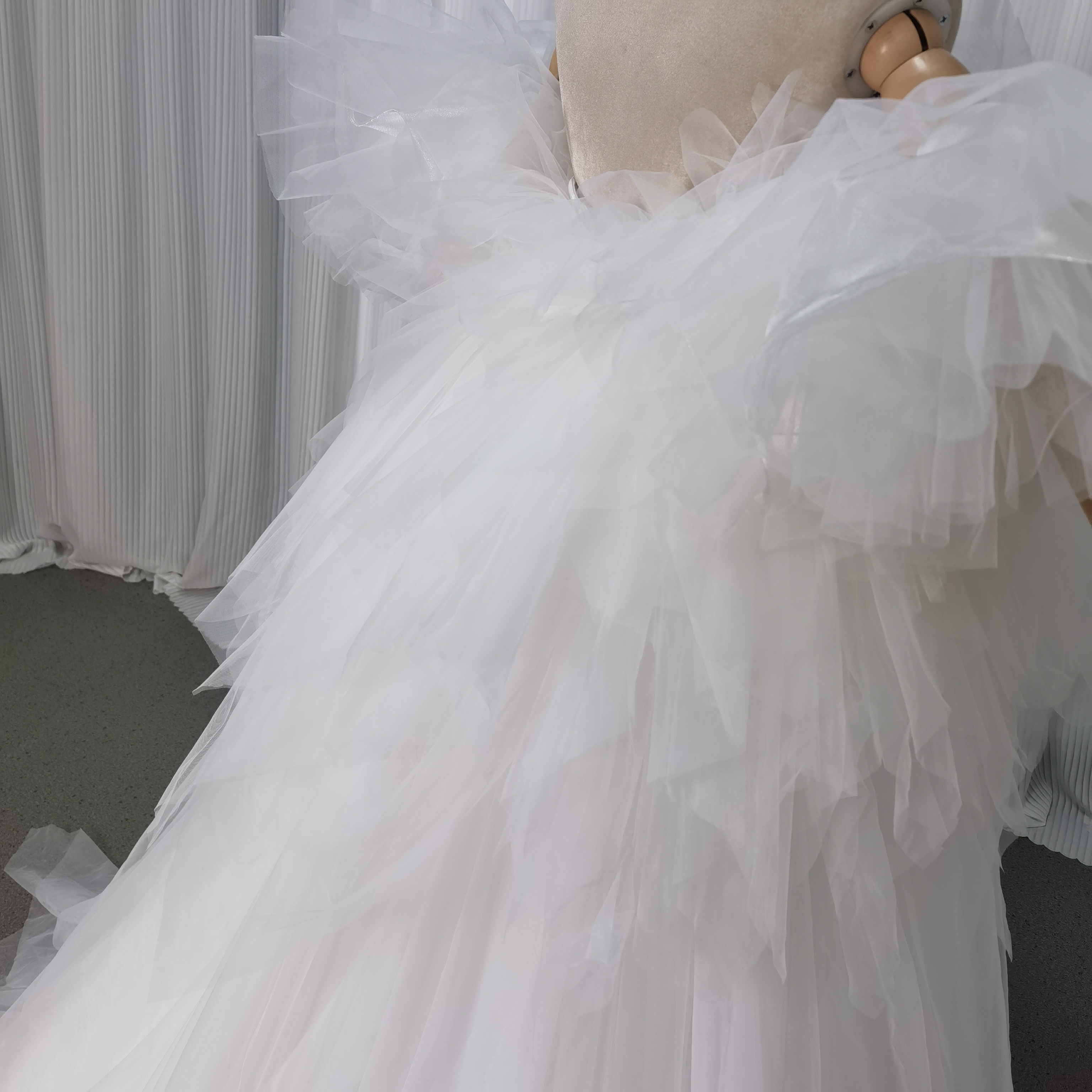 ウエディングドレス 取り外し袖 フリル袖 もこもこドレス アシンメトリードレス 結婚式 プリンセスライン 前撮り