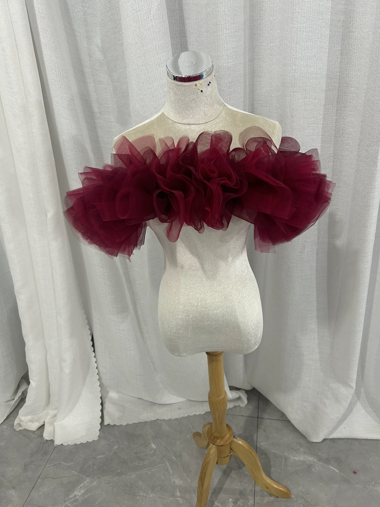 ワインレッド ソフトチュール 取り外しオフショルダー ストレッチ こんごうしょく 披露宴