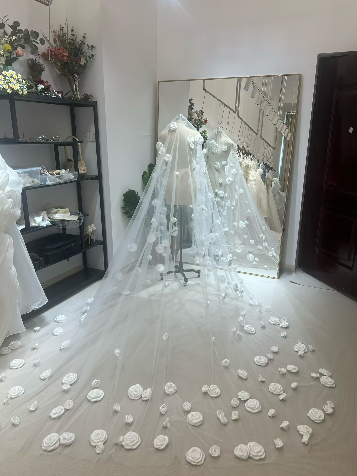 美品！ロングベール バラトレーン ハンドメイド 花嫁/ウェディングドレス 前撮り