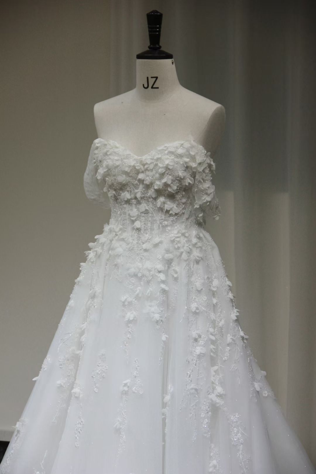 フランス風 ウェディングドレス オフショルダー 美しい花レース 3D立体レース刺繍 セクシー 結婚式