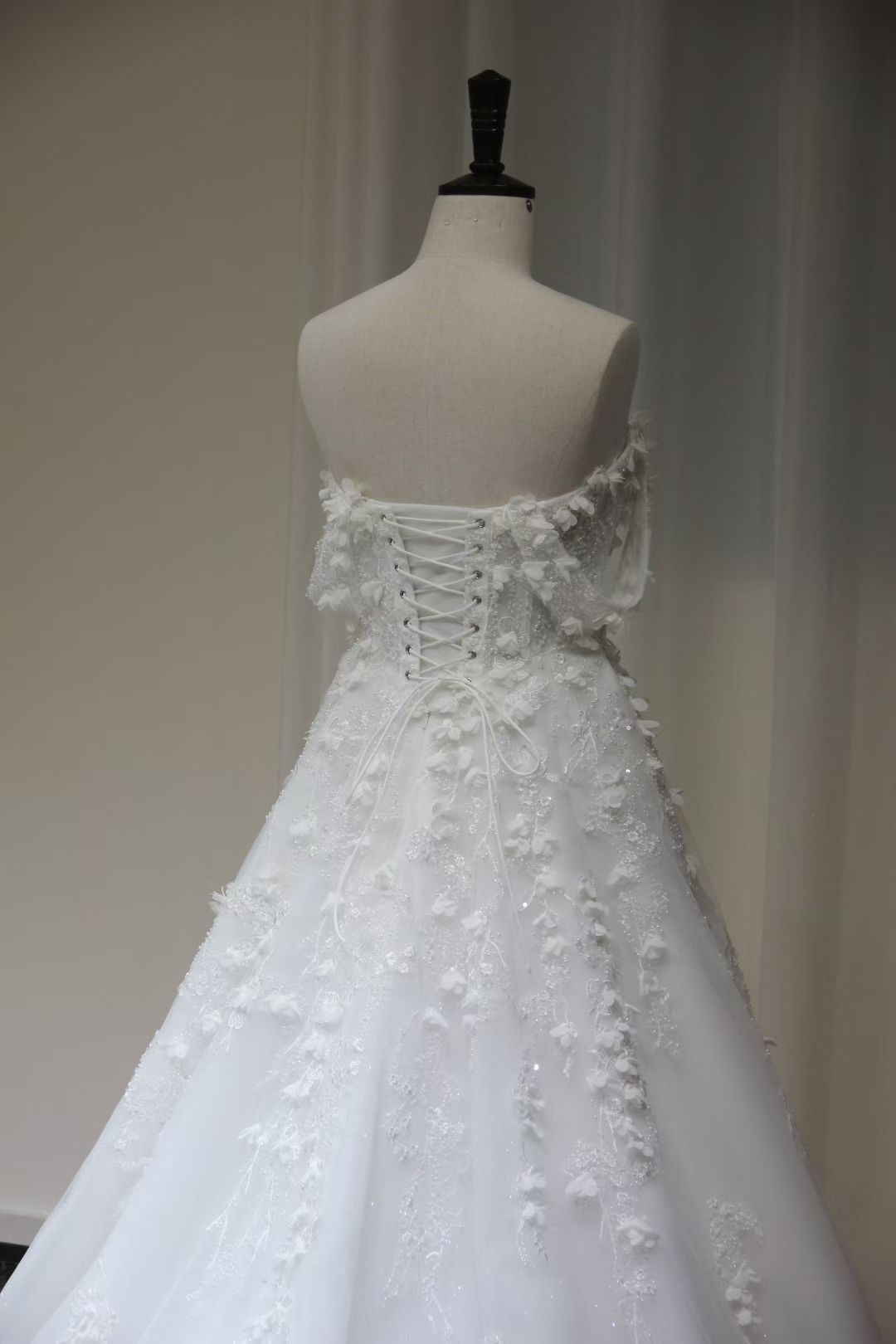 フランス風 ウェディングドレス オフショルダー 美しい花レース 3D立体レース刺繍 セクシー 結婚式