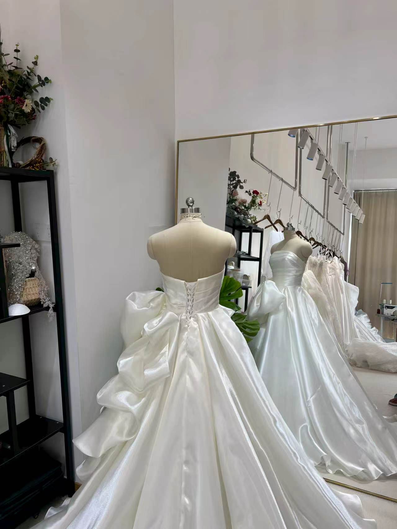 ウェディングドレス オーガンジーサテン ベアトップ ふっくら柔らかなリボン 優雅なシルエット 結婚式
