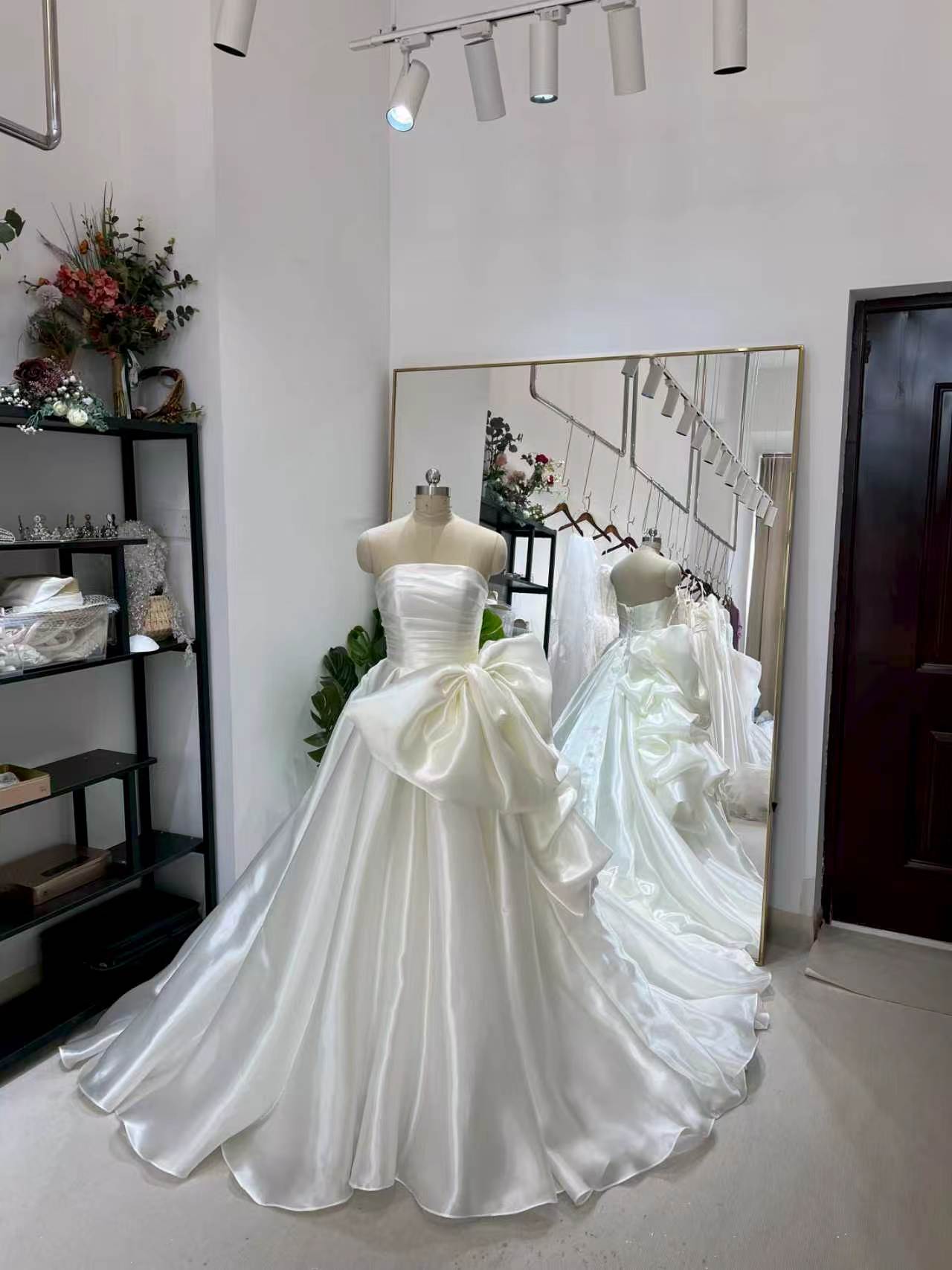 ウェディングドレス オーガンジーサテン ベアトップ ふっくら柔らかなリボン 優雅なシルエット 結婚式
