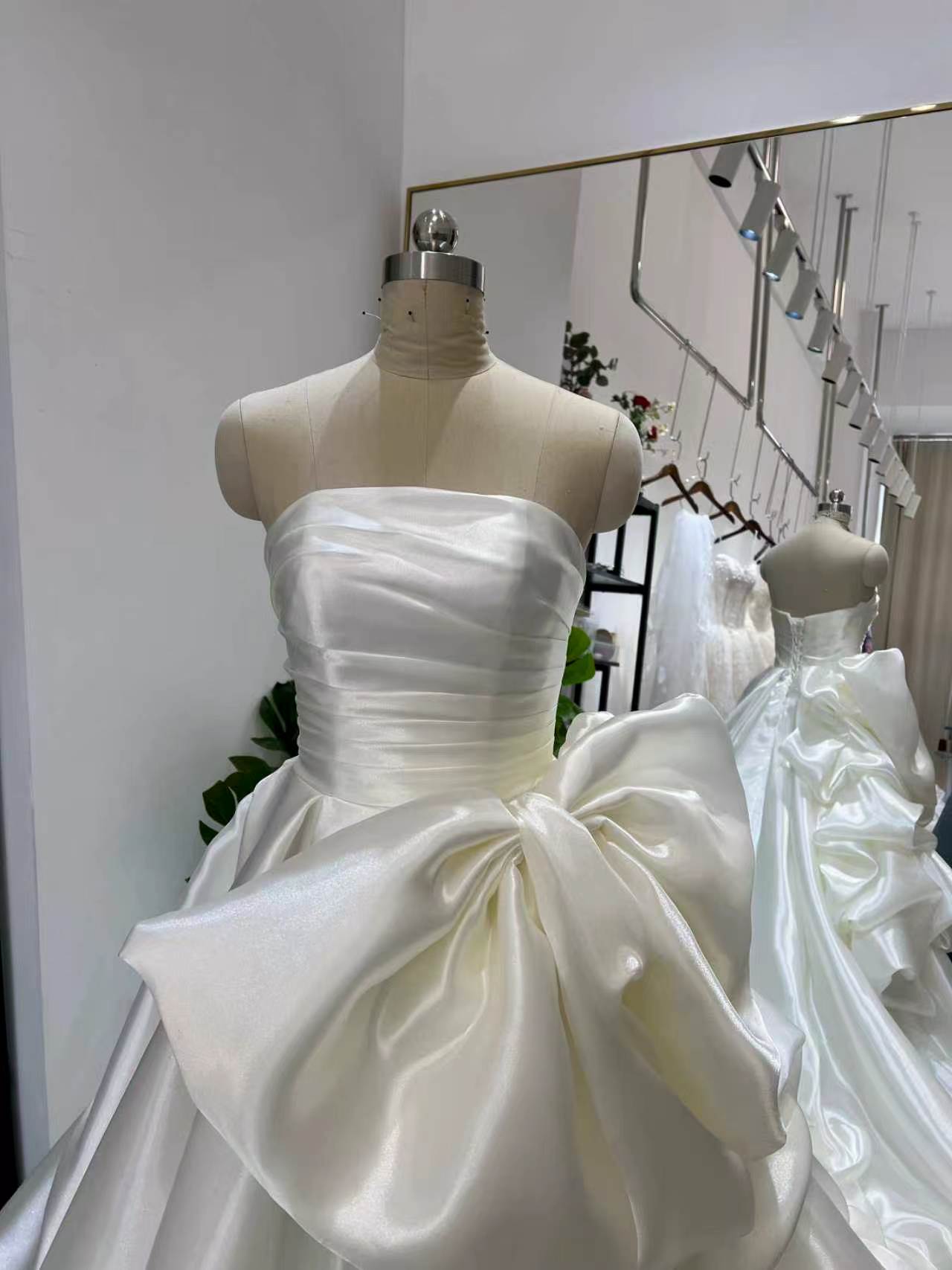 ウェディングドレス オーガンジーサテン ベアトップ ふっくら柔らかなリボン 優雅なシルエット 結婚式