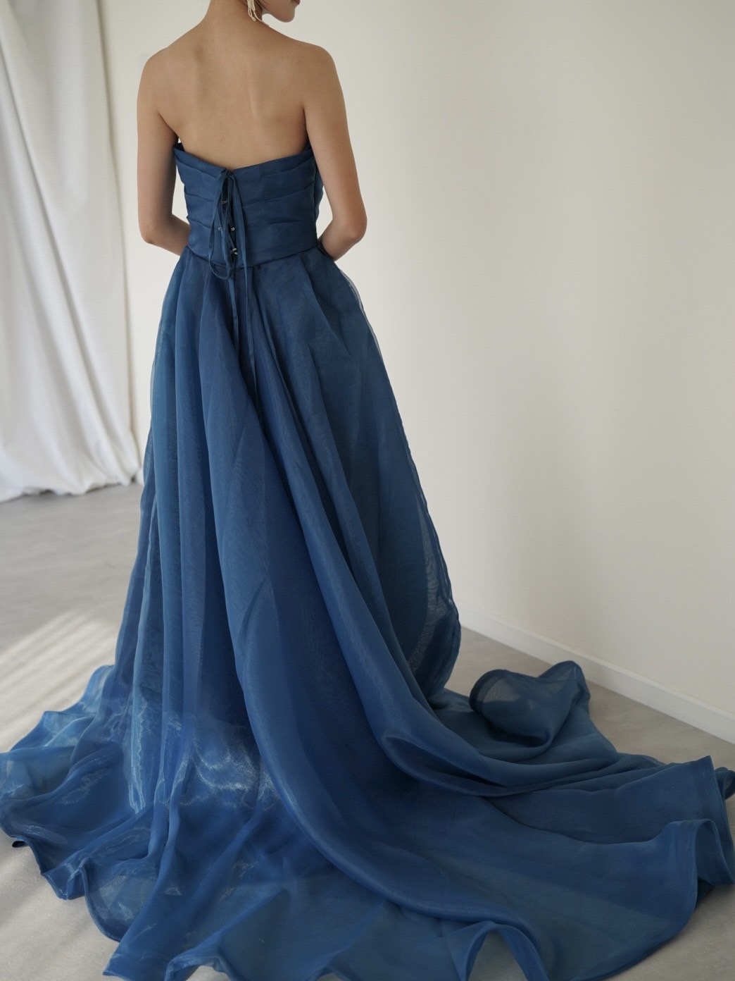 カラードレス ブルーグレー ベアトップ 上質オーガンジー 編み上げ 細見えシルエット 前撮り