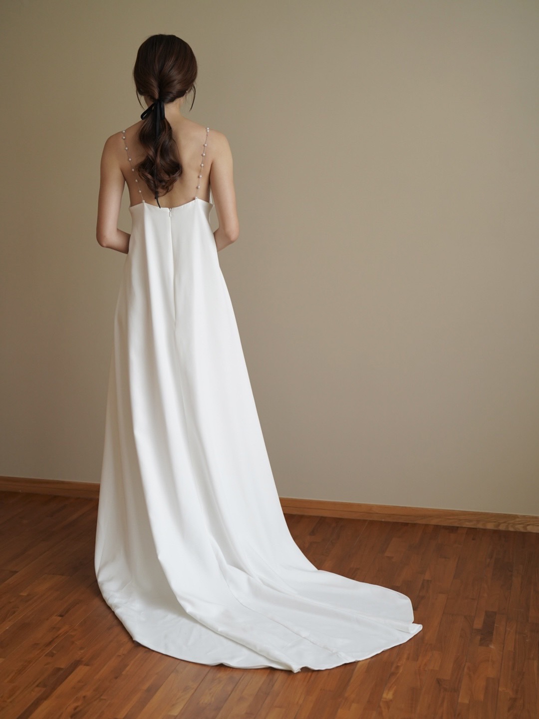 パーティードレス ビーズ キャミソール オフホワイト 色直し スレンダーライン 前撮り 二次会