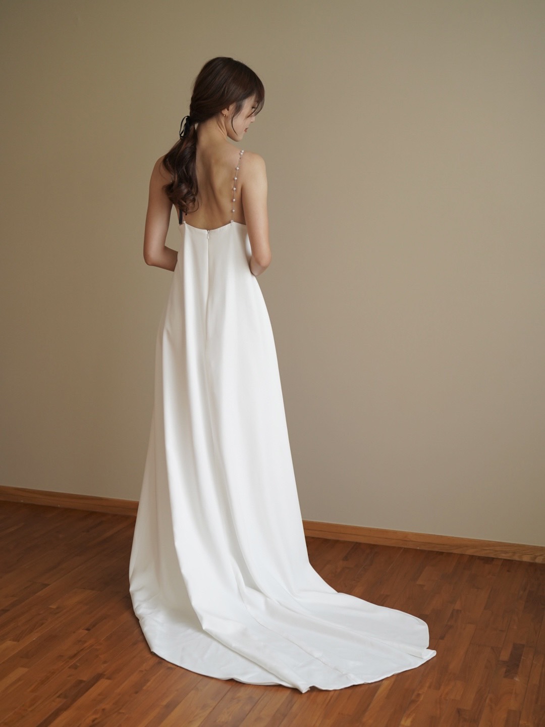 パーティードレス ビーズ キャミソール オフホワイト 色直し スレンダーライン 前撮り 二次会