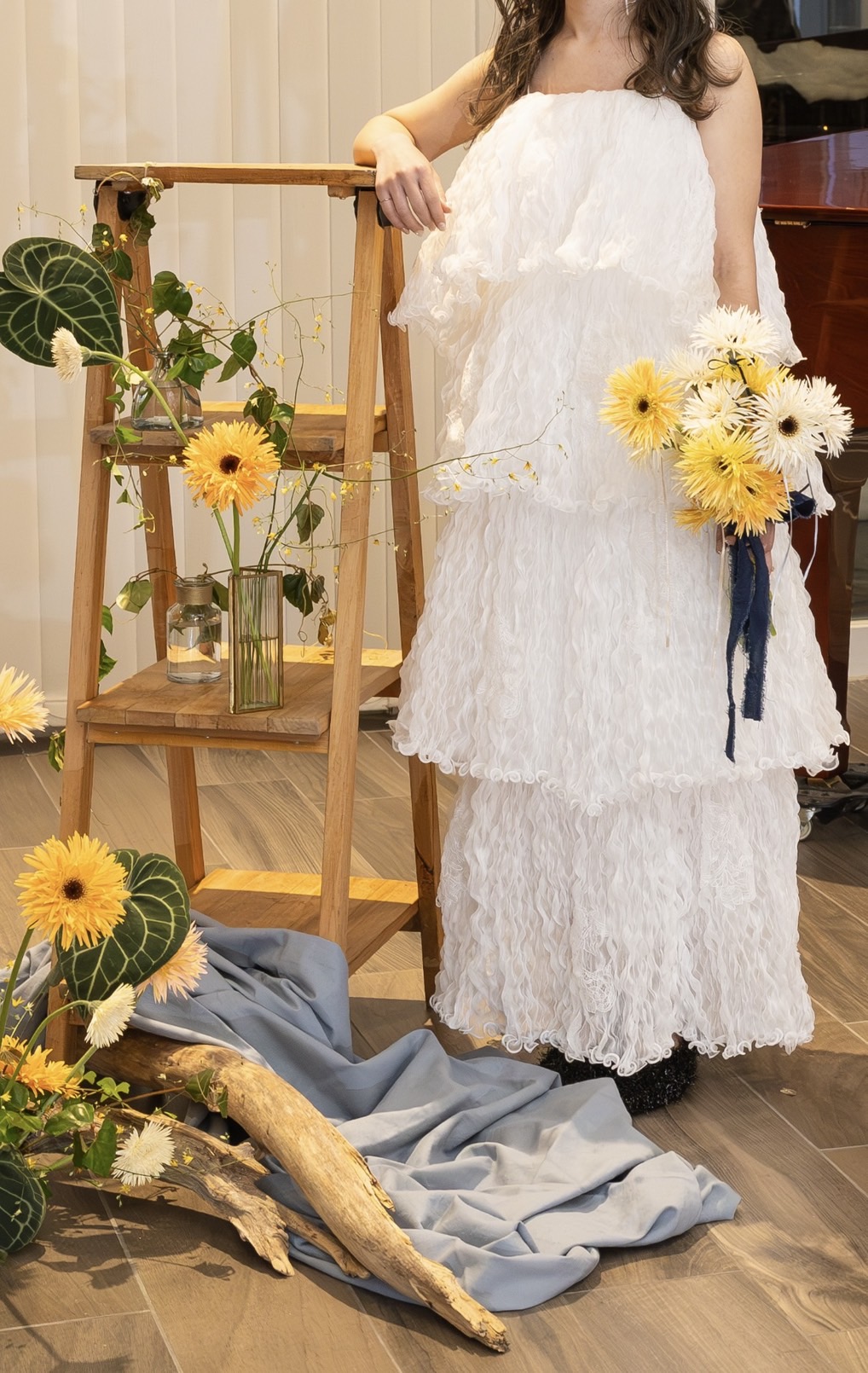 実例写真！ウェディングドレス 流れる透け花レース プリーツスカート キャミソール ロング 二次会