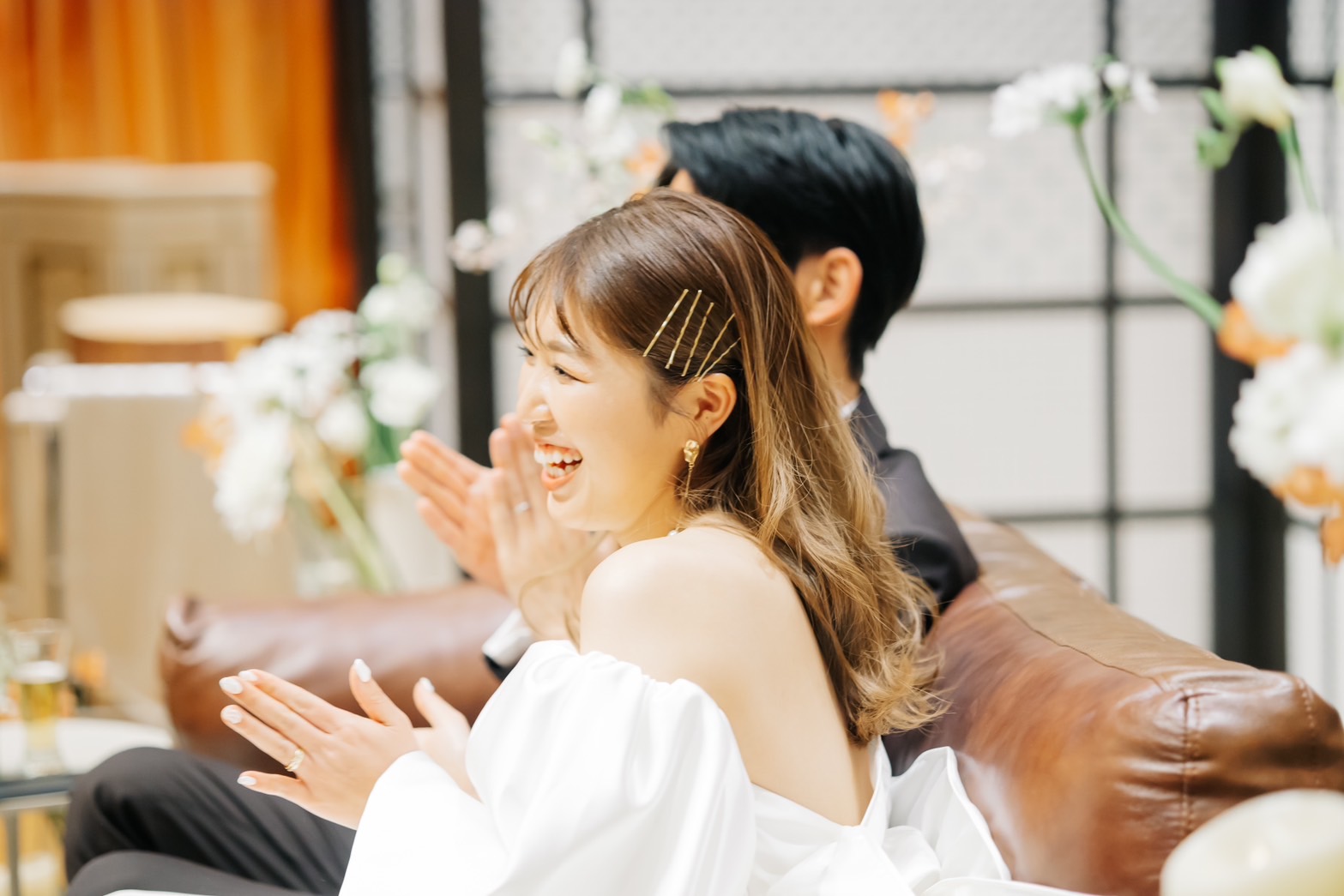 実例写真！パフスリーブ（袖のみ）光沢サテン オフホワイト 色直し ストレッチ 取り外し袖 披露宴/結婚式