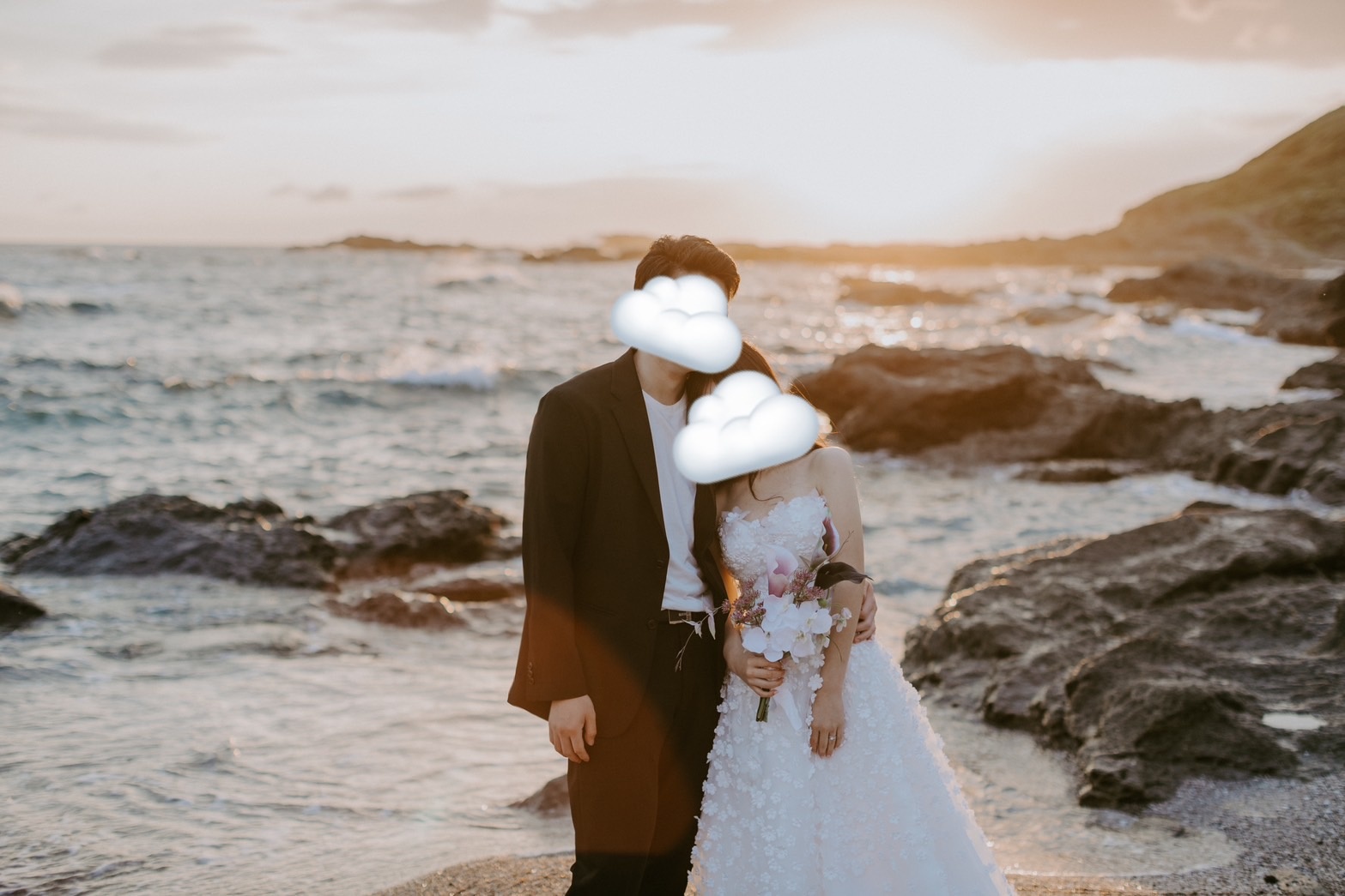 実例写真！抜群のおしゃれ見え ウエディングドレス ベアトップ 花モチーフ パール 華やかなトレーン 前撮り