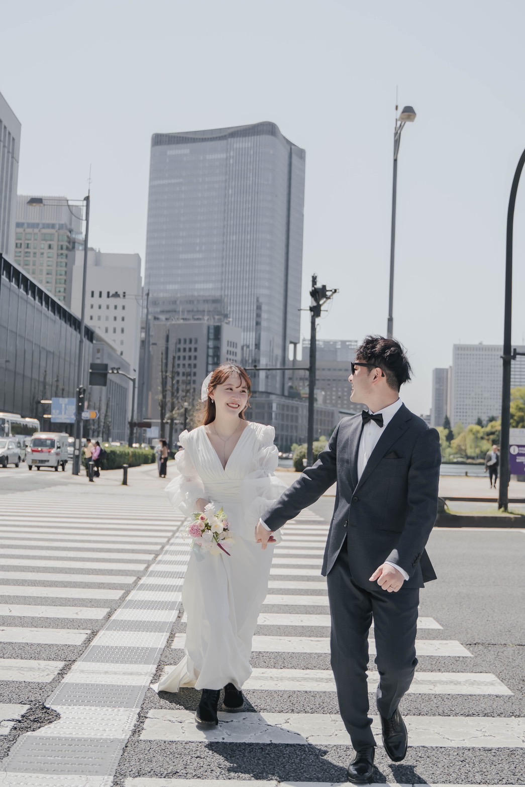  実例写真！ウェディングドレス シースルー袖 Vネック 可愛い クレープ生地 二次会 前撮り