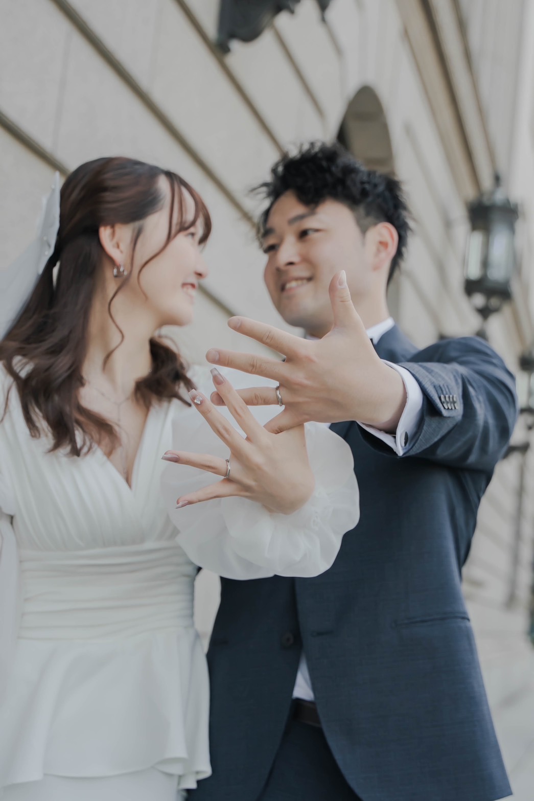  実例写真！ウェディングドレス シースルー袖 Vネック 可愛い クレープ生地 二次会 前撮り