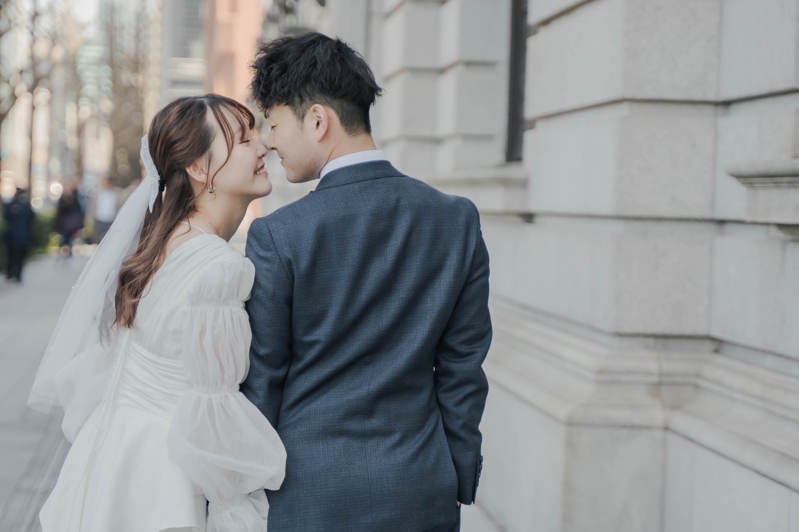  実例写真！ウェディングドレス シースルー袖 Vネック 可愛い クレープ生地 二次会 前撮り