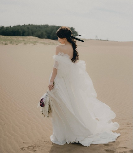 実例写真！美品！ウエディングドレス ベアトップ ふわふわ袖 デザイン感 ファスナー 結婚式/披露宴