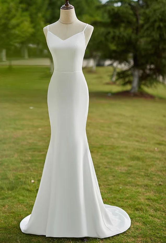 ウェディングドレス キャミソール Vネック マーメイドライン 背中見せ ミニトレーン 二次会