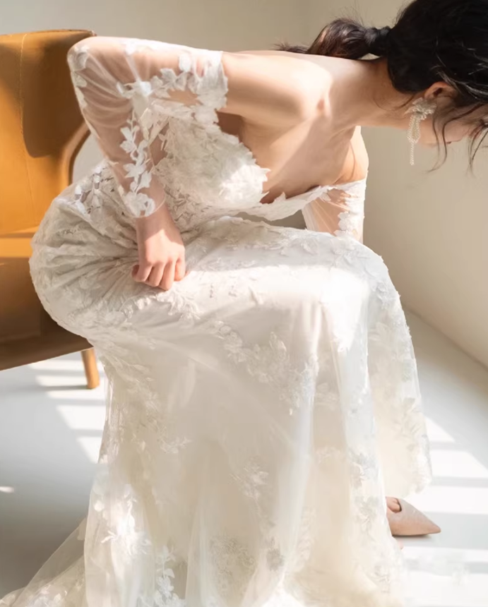 ウェディングドレス オフショルダー シースルー袖 贅沢な小花総レース マーメイドライン くるみボタン 拳式/前撮り