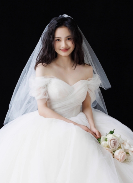 ウェディングドレス オフショルダー 大人っぽい ボリュームドレス 結婚式 前撮り