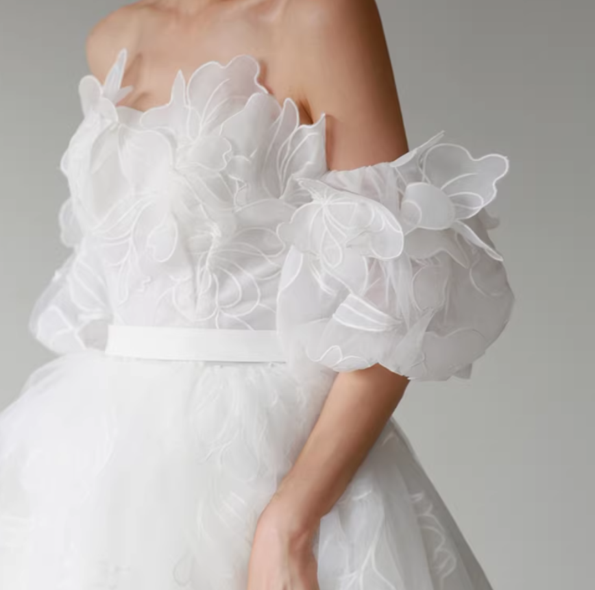 美品！ウェディングドレス ベアトップ パフスリーブ 花モチーフ フランス風 憧れのドレス 拳式/前撮り