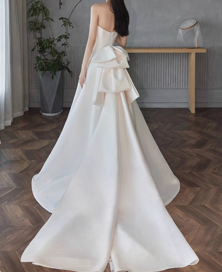 ウェディングドレス ベアトップ キラキラスパンコール 豪華なバックリボン 細見えシルエット 結婚式