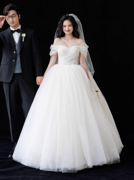 ウェディングドレス オフショルダー 大人っぽい ボリュームドレス 結婚式 前撮り