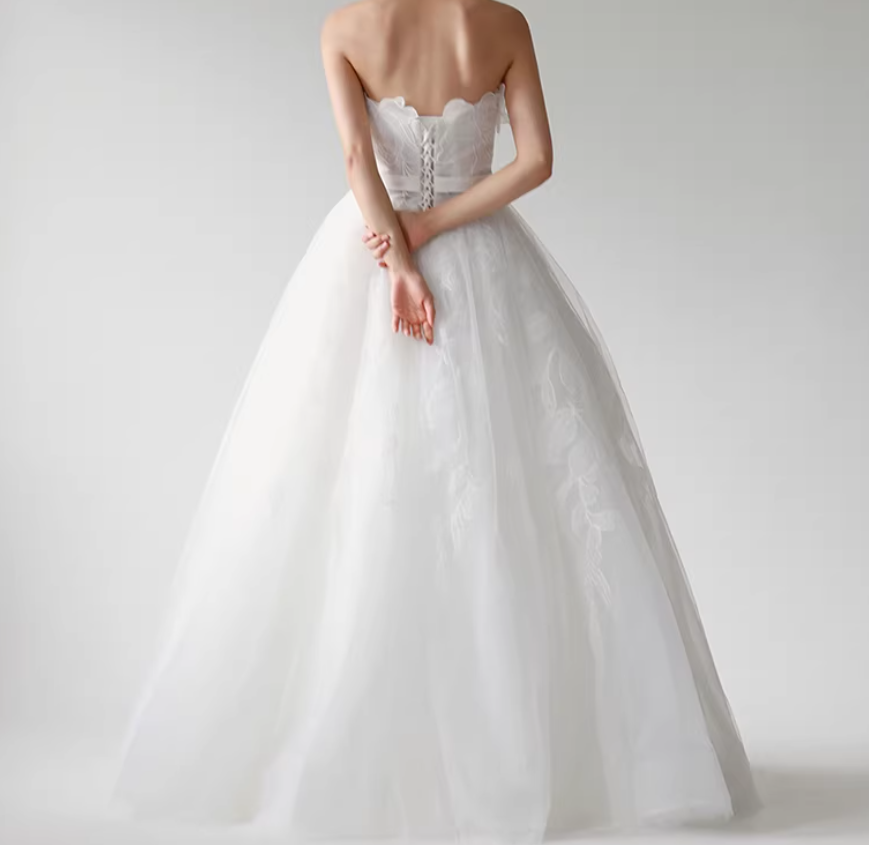 美品！ウェディングドレス ベアトップ パフスリーブ 花モチーフ フランス風 憧れのドレス 拳式/前撮り