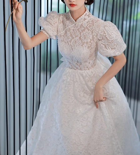 ウェディングドレス 大人っぽい ハイネック 姫袖 背中見せ 贅沢な小花総レース リボン 結婚式