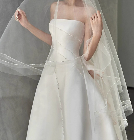 ウェディングドレス ベアトップ キラキラスパンコール 豪華なバックリボン 細見えシルエット 結婚式