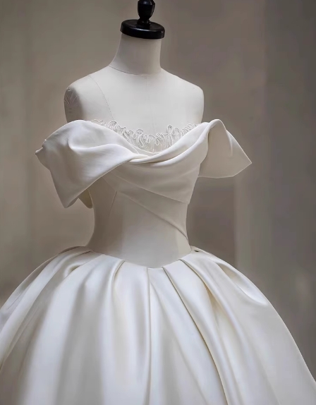 ウェディングドレス オフショルダー プリンセスライン ロングトレーン 大人っぽい 拳式