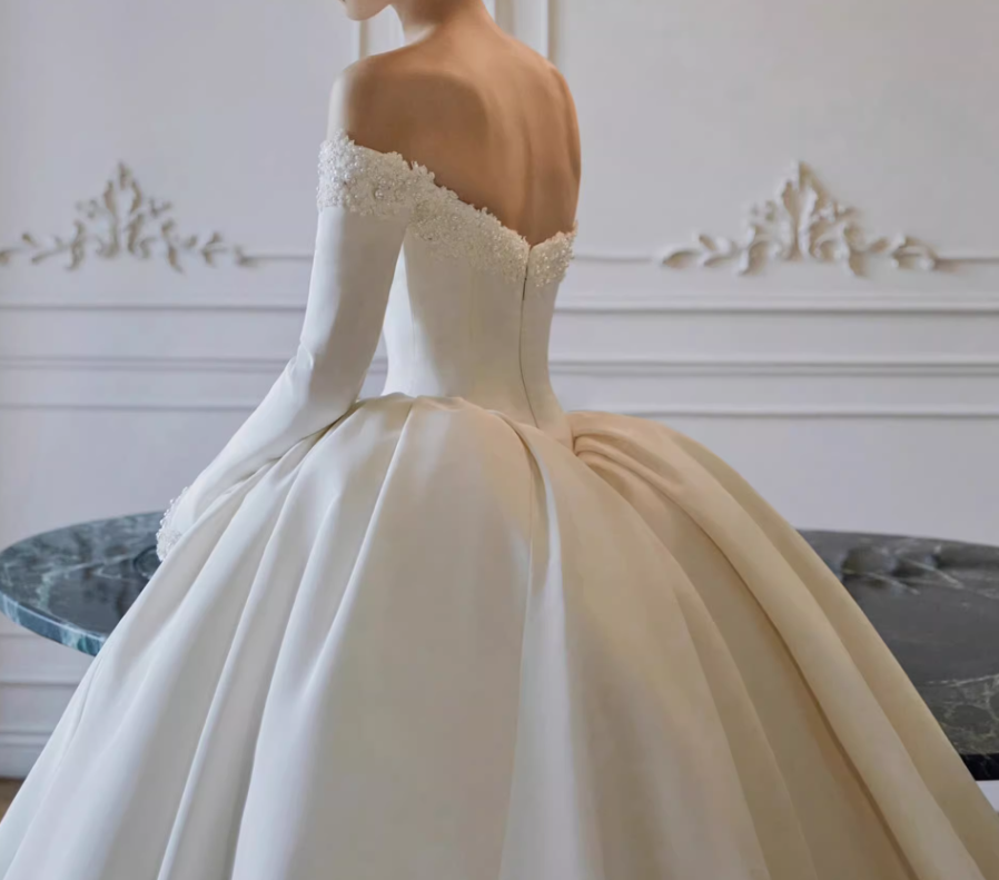 ウェディングドレス オフショルダー ロイヤルサテン プリンセスライン パール 上品レース クラシカル 結婚式
