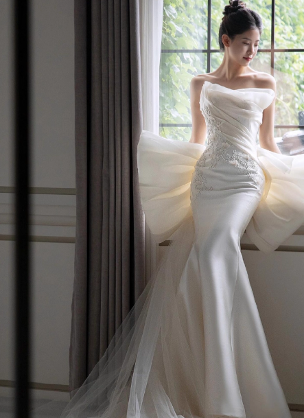 ウェディングドレス ベアトップ 魅惑の花レース マーメイドライン 豪華なバックリボン 結婚式