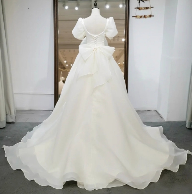 ウェディングドレス スクエアネック 姫袖 大人っぽい ふわふわドレス バックリボン 結婚式