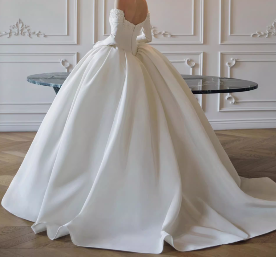 ウェディングドレス オフショルダー ロイヤルサテン プリンセスライン パール 上品レース クラシカル 結婚式