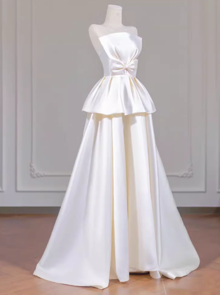 ウェディングドレス ベアトップ Aライン 光沢サテン リボン エレガント 大人っぽい 結婚式/披露宴