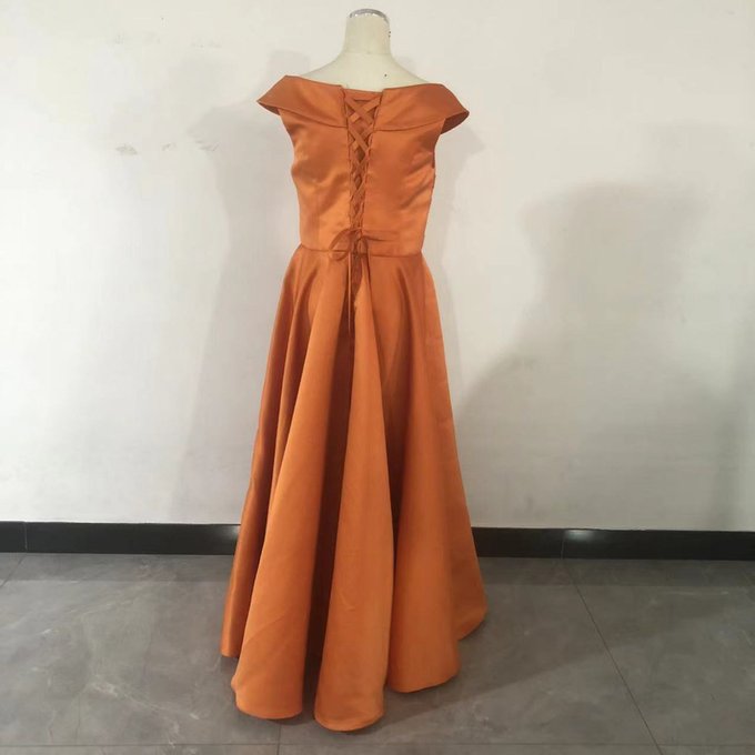 実例写真！パーティードレス オレンジ オフショルダー 光沢サテン ロング 編み上げ 演奏会/音楽会