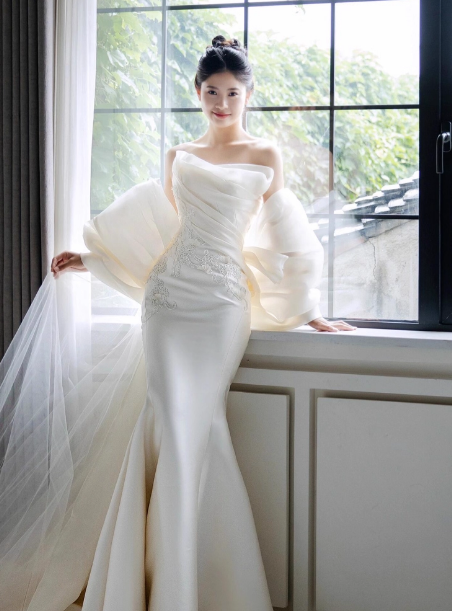 ウェディングドレス ベアトップ 魅惑の花レース マーメイドライン 豪華なバックリボン 結婚式