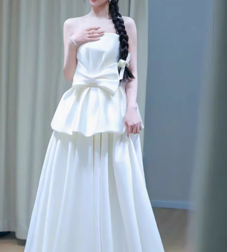 ウェディングドレス ベアトップ Aライン 光沢サテン リボン エレガント 大人っぽい 結婚式/披露宴