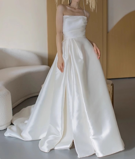 フランス風 ウェディングドレス ベアトップ 光沢サテン スリット 結婚式