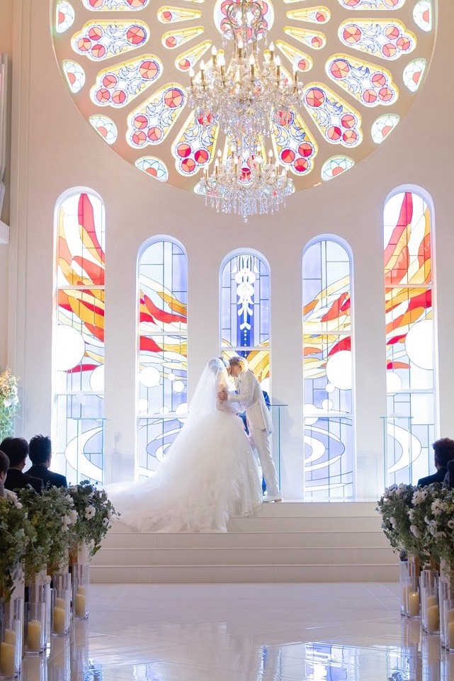 実例写真！ウエディングドレス ホルターネック インポートビジューレース 華やかなトレーン 前撮り もこもこドレス