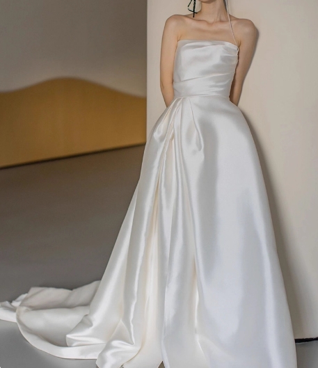 フランス風 ウェディングドレス ベアトップ 光沢サテン スリット 結婚式