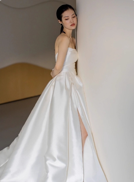 フランス風 ウェディングドレス ベアトップ 光沢サテン スリット 結婚式
