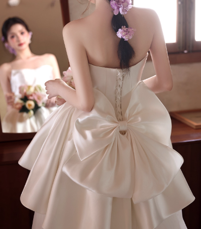 ウェディングドレス ベアトップ プリンセスライン バックリボン 編み上げ エレガント 結婚式