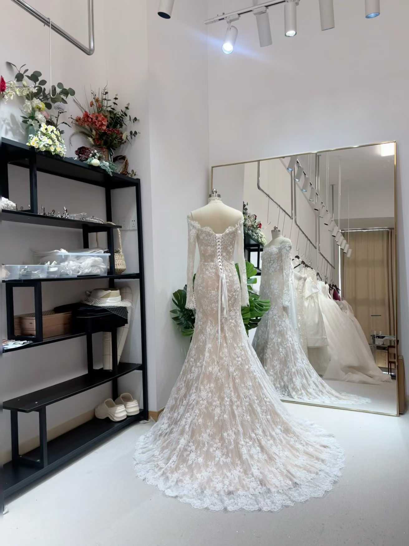 ウェディングドレス オフショルダー マーメイドライン ロングスリーブ ビーズ 贅沢な小花柄の総レース 拳式