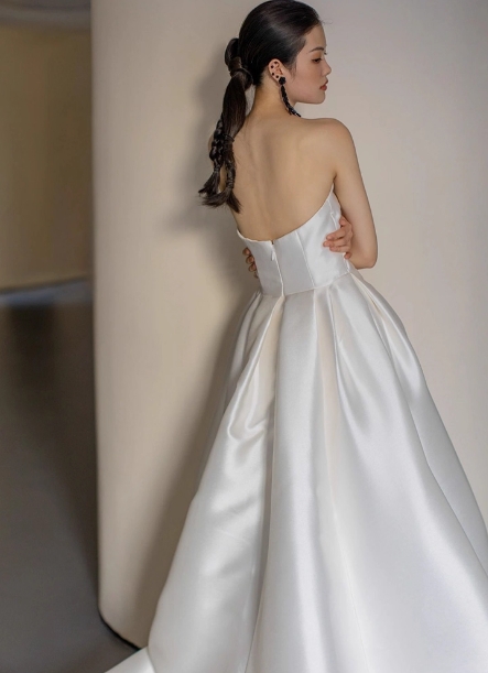 フランス風 ウェディングドレス ベアトップ 光沢サテン スリット 結婚式