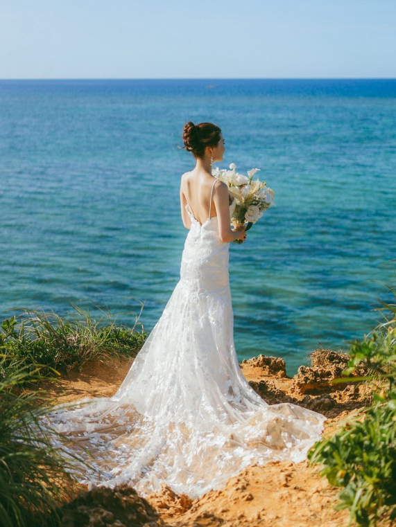 実例写真！ウェディングドレス キャミソール 贅沢な小花総レース 華やかなトレーン マーメイドライン 結婚式