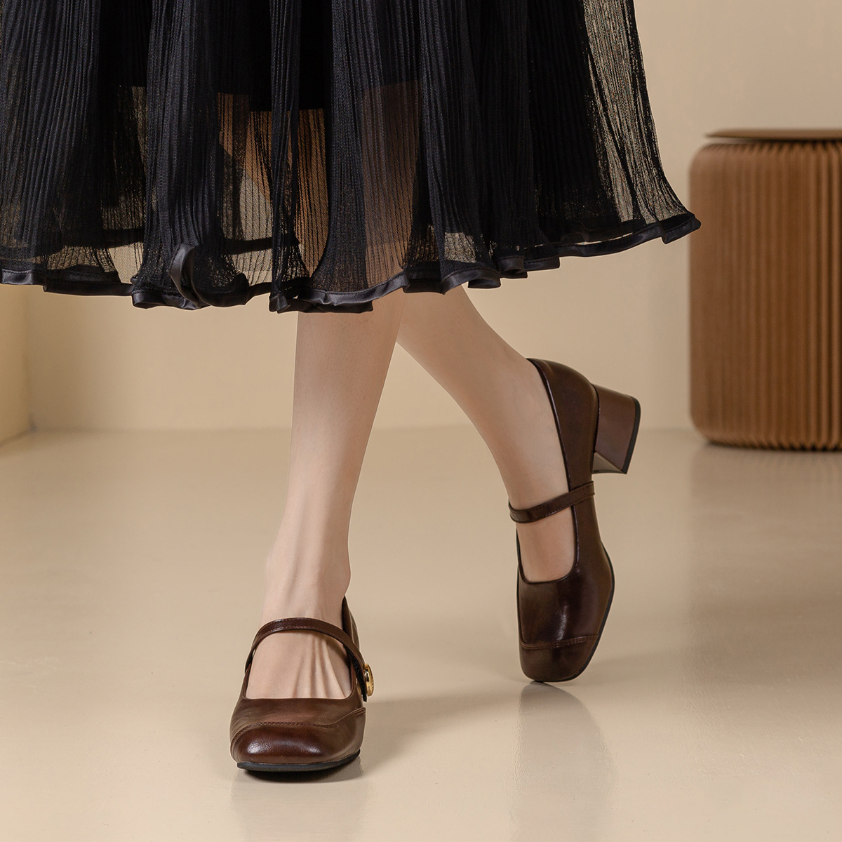 春季新款一字帶復古法式方頭粗跟淺口瑪麗珍鞋