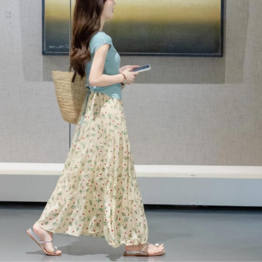 溫柔風套裝V領短袖T恤+碎花半身裙