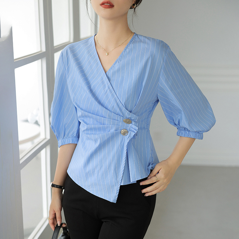 法式設計感V領時尚修身襯衫